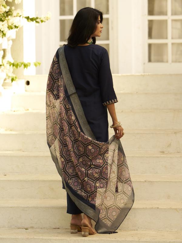 VP 9720 B Embroidered Women Kurta Sets With Dupatta Straight Suits